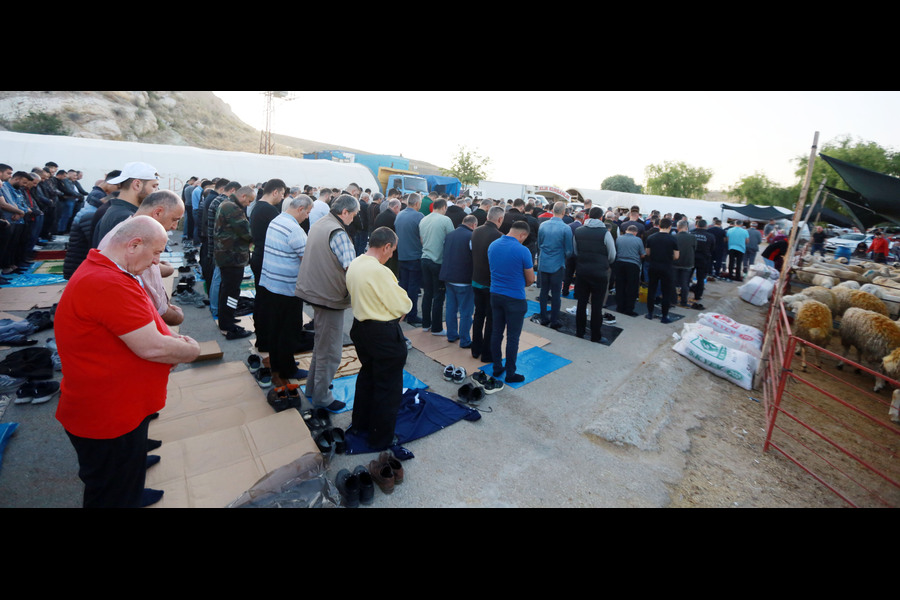 Yenimahalle’de Kurbanlar Kesildi